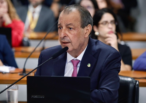 Omar Aziz lidera reação e CCJ do Senado rejeita PEC da Blindagem