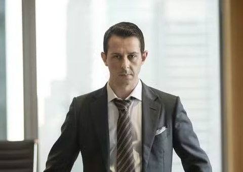 Jeremy Strong assume papel de Mark Zuckerberg em sequência de 'A Rede Social'