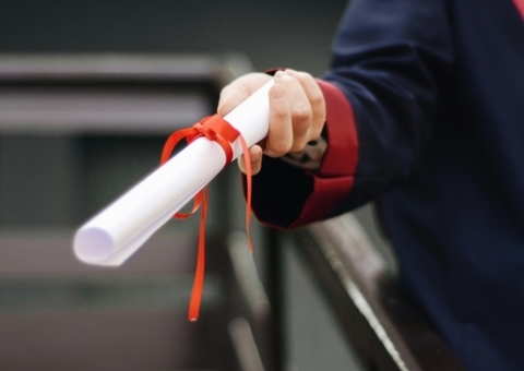 Fametro é condenada a indenizar aluno por atraso de 8 meses na emissão de diploma no Amazonas