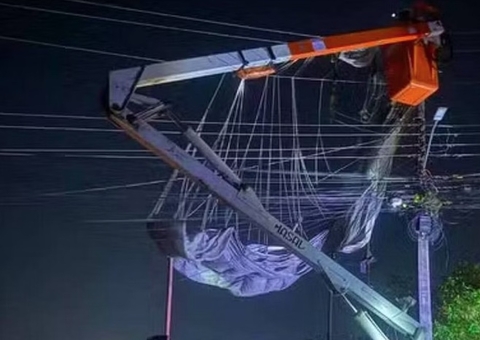 Paraquedista do Exército fica preso em fiação de alta tensão