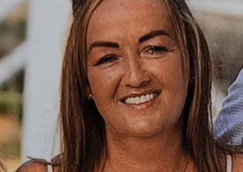 Mulher é eletrocutada após celular conectado ao carregador cair na água