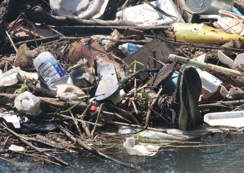 AO VIVO: Corpo é encontrado em igarapé do Mindu durante limpeza da Semusp