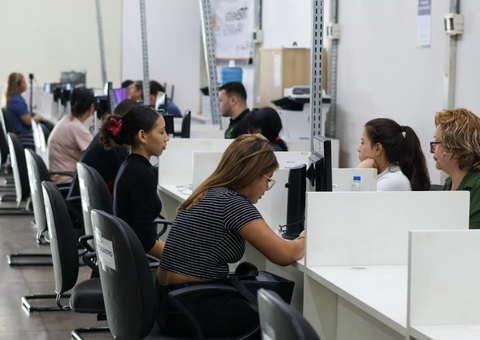 Frentista, repositor e mais: confira vagas de emprego do Sine Amazonas