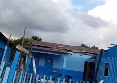 Temporal destrói casas, escola e igreja em comunidade de Parintins; vídeo