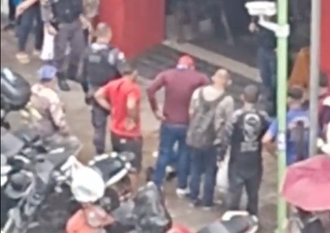 Grupo persegue e esfaqueia vítima em frente à Bemol no Centro