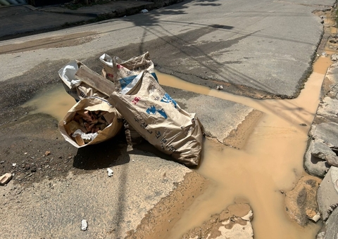 Águas de Manaus ignora reparos em ruas cheias de buracos, acusa moradora; vídeo 