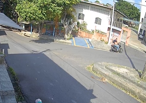 Jovem que seguia para faculdade é atacado a marteladas por assaltante em Manaus