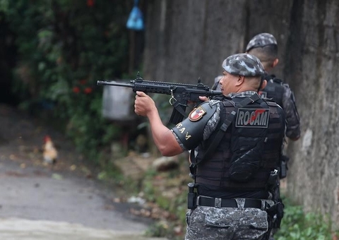 Homem é preso com mais de 90 porções de drogas na Cidade de Deus