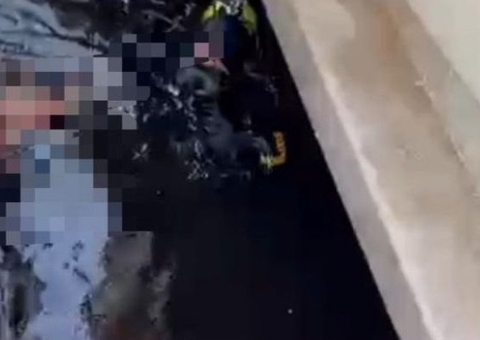 Jovem morre afogada ao tentar atravessar entre embarcações no Rio Negro