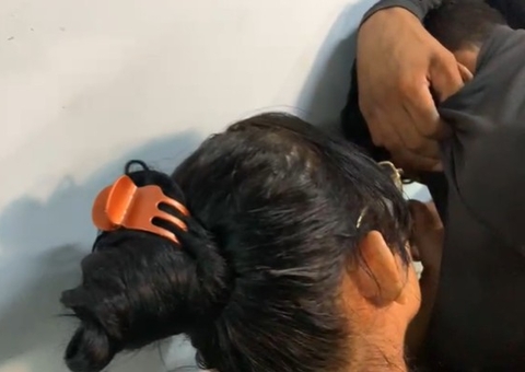 Preso chora ao receber conselhos de vítima que assaltou em Manaus