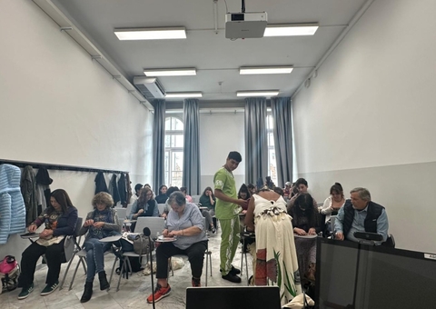 Cacica Sandra Munduruku ministra workshop de biojoias na Itália