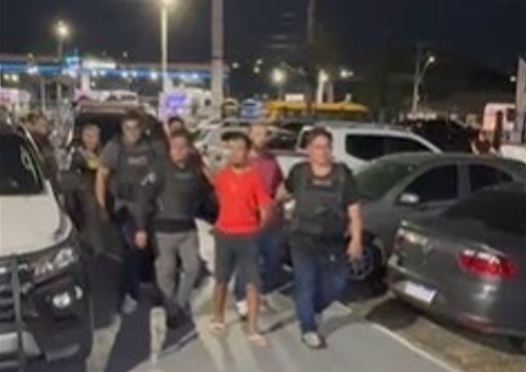 Dupla é presa suspeita de participação em homicídio dentro de shopping em Manaus