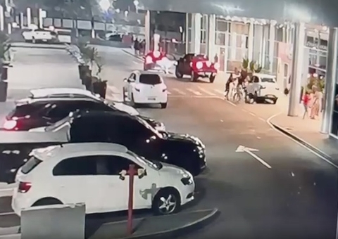 Homem executado no Shopping Ponta Negra havia sido expulso de facção; veja vídeo do crime