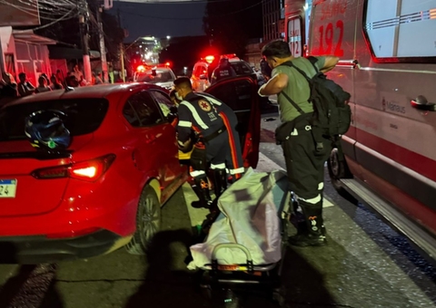 Motorista embriagado atinge carro com família no bairro Centro