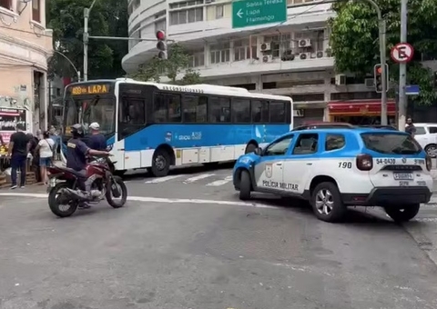 CV fecha vias e provoca caos após megaoperação que matou 64 pessoas no RJ