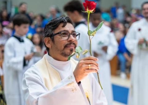 Assaltantes matam padre e enrolam corpo em tapete em MS