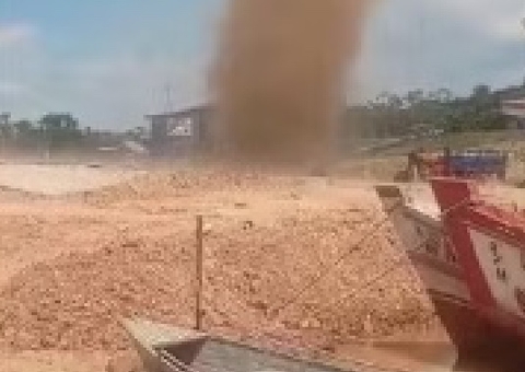 "Diabo de Poeira" surpreende ribeirinhos em Barreirinha; vídeo
