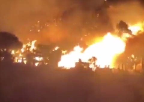 Incêndio massivo no Japão destrói 170 casas e deixa um morto