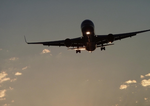 Derramamento de combustível causa suspensão e cancelamento de voos em Congonhas