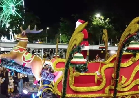 Manaus inicia celebrações de Natal com Parada Natalina na Ponta Negra; vídeo