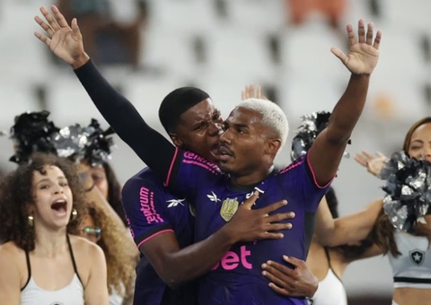 Botafogo vence o Grêmio e segue na briga por vaga na Libertadores-26