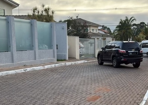 Vizinhos de Bolsonaro comemoram prisão preventiva com fogos e churrasco