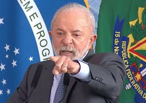 "Lição de democracia", diz Lula sobre prisão de Bolsonaro e militares