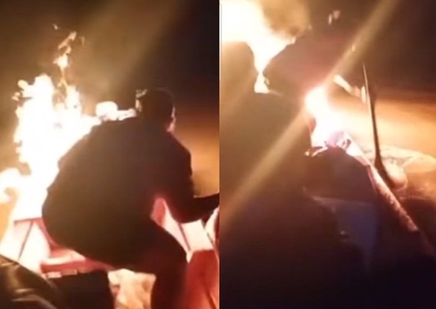 Desesperador! Motor de rabeta pega fogo com mulheres a bordo em Humaitá; vídeo