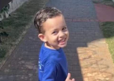 Detalhes revelam que menino de 5 anos caiu da janela do banheiro em MG