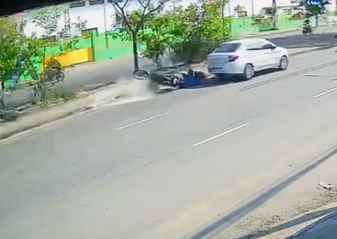 Motorista atropela motociclista e passageira durante briga no trânsito em Manaus; vídeo