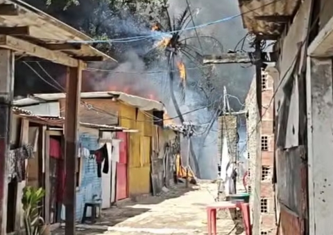Homem é suspeito de incendiar casa e matar esposa e quatro filhos no Recife