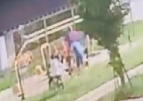 Vídeo: homem morre após tentar salto mortal em praça