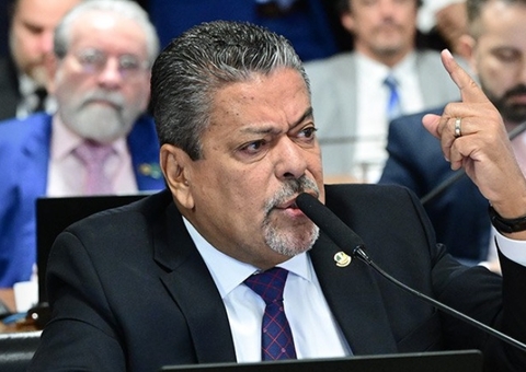 Comissão do Senado aprova projeto que cria "OAB" para novos médicos no Brasil