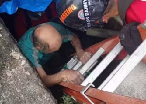 Idoso cai em bueiro e é resgatado dois dias depois em Manaus