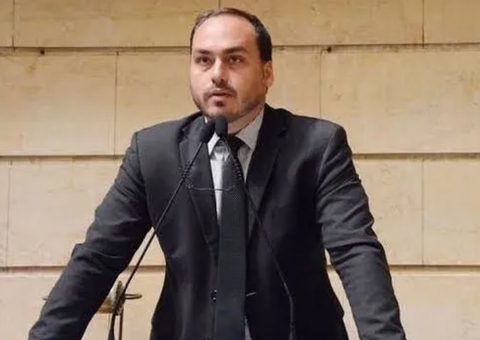 Carlos Bolsonaro renuncia ao mandato de vereador