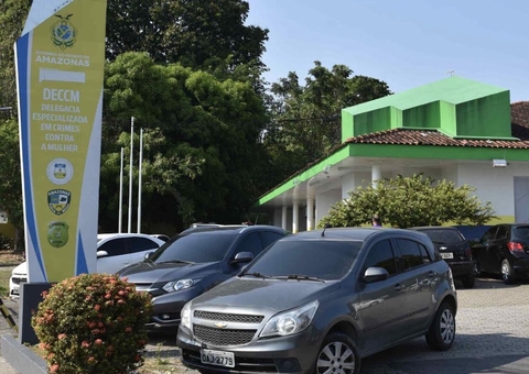 Inconformado com término, homem é preso após agredir ex em rua de Manaus