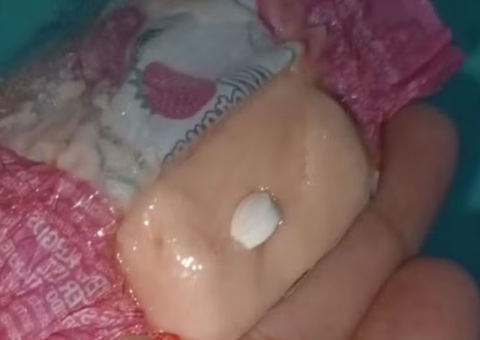 Criança ingere doce entregue por "Papais Noéis" e vai parar no hospital em MG