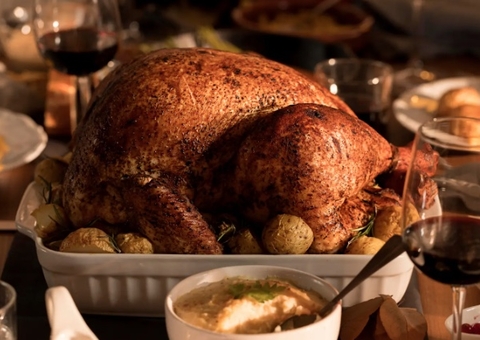 Chester e Fiesta: entenda por que os frangos de Natal são maiores que os comuns