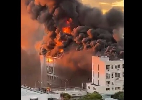 Incêndio de grande proporção atinge colégio centenário em Santa Maria