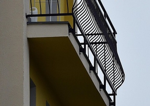 Criança de 4 anos é socorrida após cair do 10º andar de prédio em SP