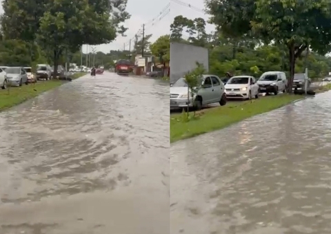 Avenida de Manaus vira rio e carros enfrentam alagamento; vídeo