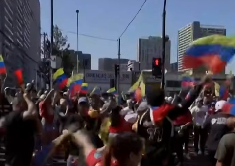 Venezuelanos celebram captura de Maduro; vídeo