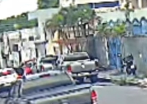 Criminosos invadem casa, rendem moradores e roubam itens em Flores; vídeo