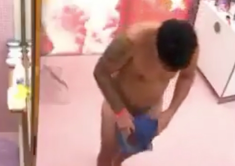 Após banho, Pedro anda nu pela casa do BBB26 e internautas não perdoam