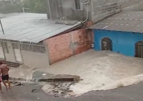 Temporal em Manaus causa deslizamentos e inunda casas na Zona Norte