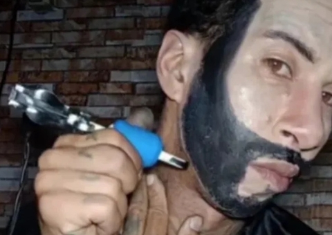 Fã tatua barba no rosto para se parecer com Gusttavo Lima e viraliza nas re