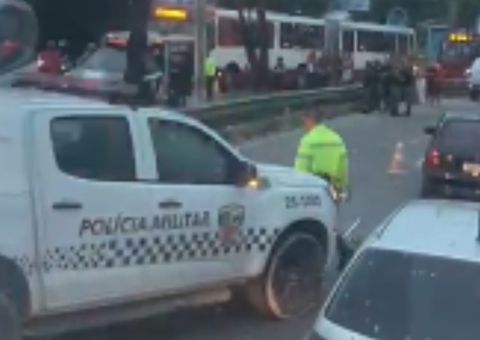 Motociclista morre após colisão em curva na avenida Cosme Ferreira