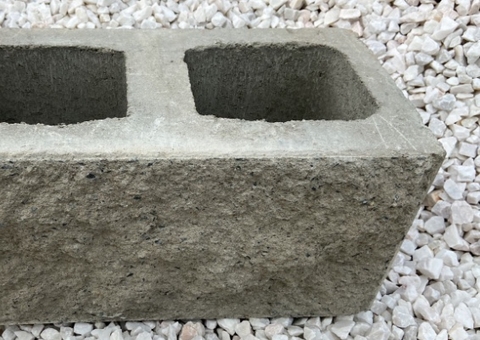 Homem é preso por agredir ex com pedra de concreto no trabalho em Manaus