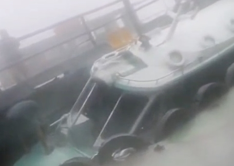 Ventania causa tombamento de lancha e pânico no Porto da Ceasa 