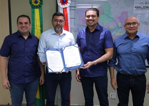 Aleam marca presença em assinatura de contrato para pavimentação da AM-254